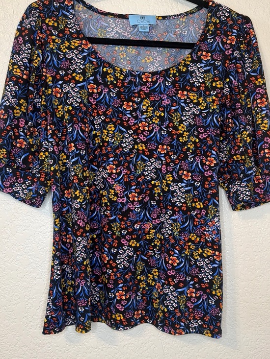 CeCe Tops - Cece Floral Scoop Neck Short Sleeve Top